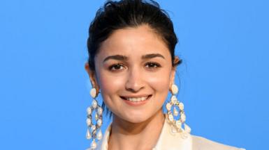 Aktorka Alia Bhatt pozuje na sesji zdjęciowej "Gangubai Kathiawadi" podczas 72. międzynarodowego festiwalu filmowego Berlinale w hotelu Grand Hyatt 16 lutego 2022 r.